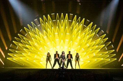 Chanel, con fondo amarillo durante el segundo ensayo de Eurovisión 2022