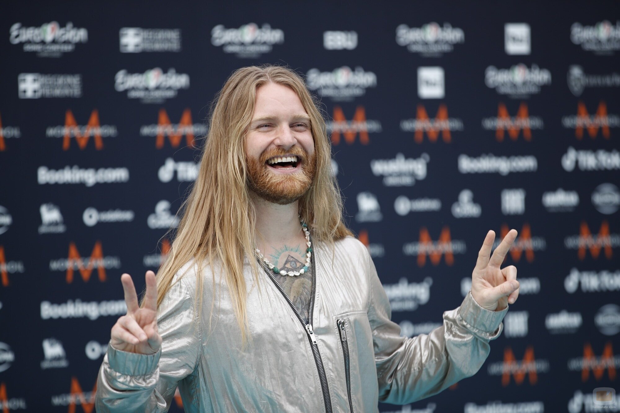 Sam Ryder, representante de Reino Unido, en la Turquioise Carpet de Eurovisión 2022