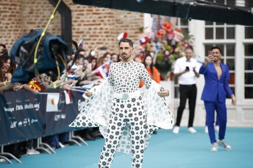 Michael Ben David, representante de Israel, en la Tuquoise Carpet de Eurovisión 2022