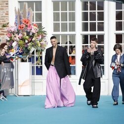 Los italianos Mahmood y Blanco, caminando en la Turquoise Carpet de Eurovisión 2022