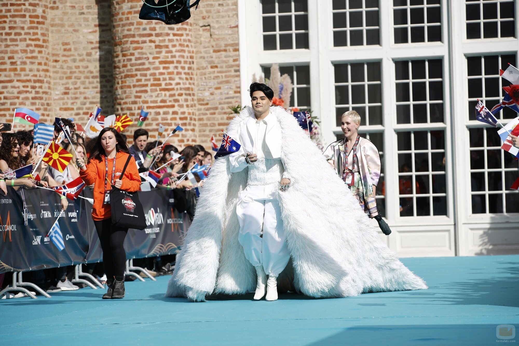 Sheldon Riley, representante de Australia, en la Turquoise Carpet de Eurovisión 2022