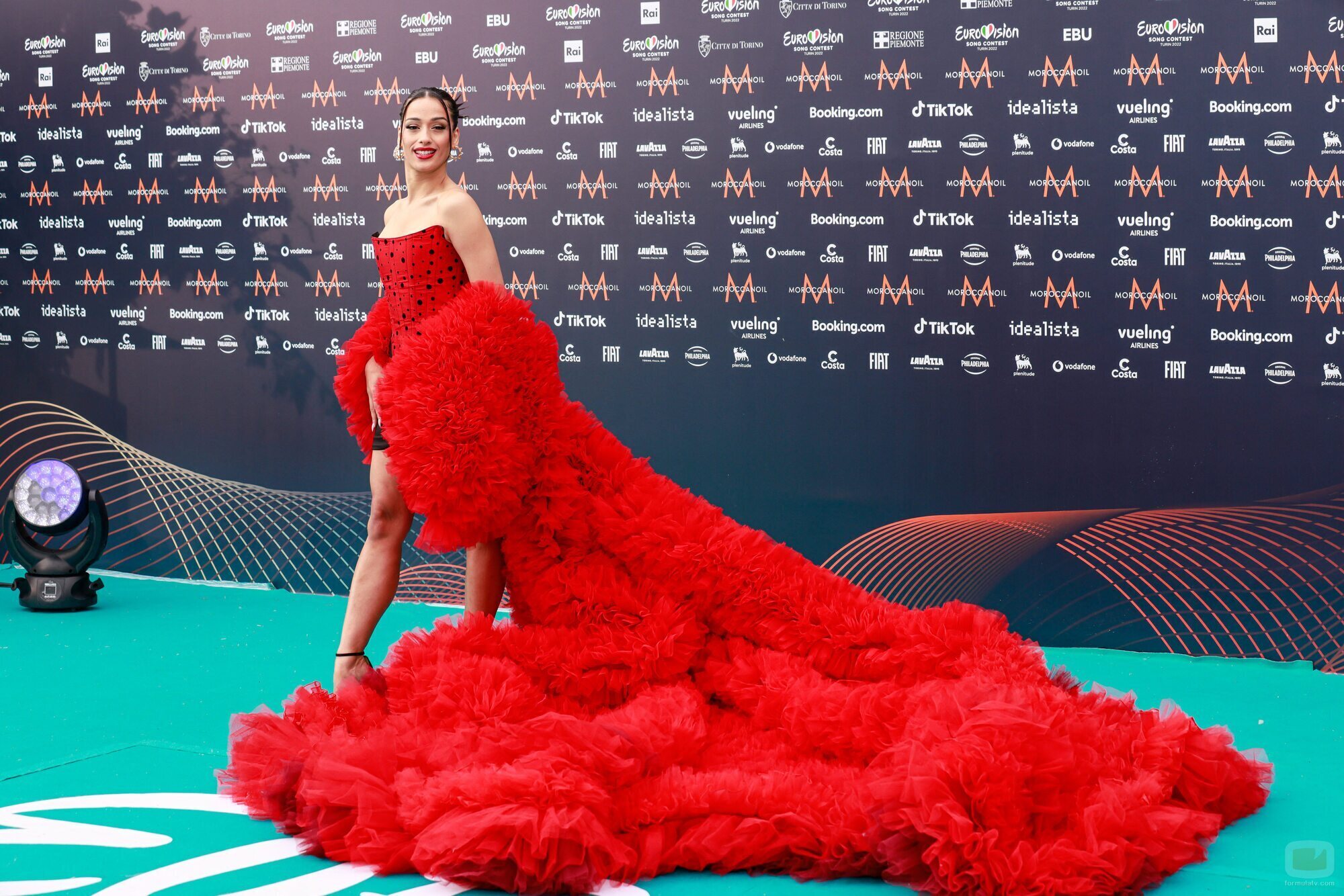 Chanel Terrero, con su vestido rojo en la Turquoise Carpet de Eurovisión 2022