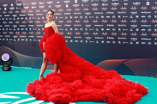 Chanel Terrero, con su vestido rojo en la Turquoise Carpet de Eurovisión 2022