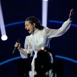 Amanda Tenfjord, representante de Grecia, en la Semifinal 1 de Eurovisión 2022