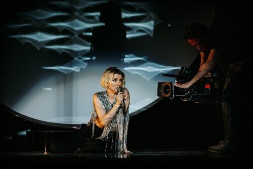 Cornelia Jakobs, representante de Suecia, en la Semifinal 2 de Eurovisión 2022