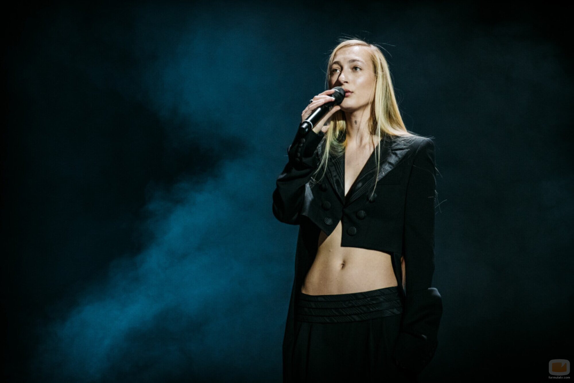 S10, representante de Países Bajos, en la Final de Eurovisión 2022