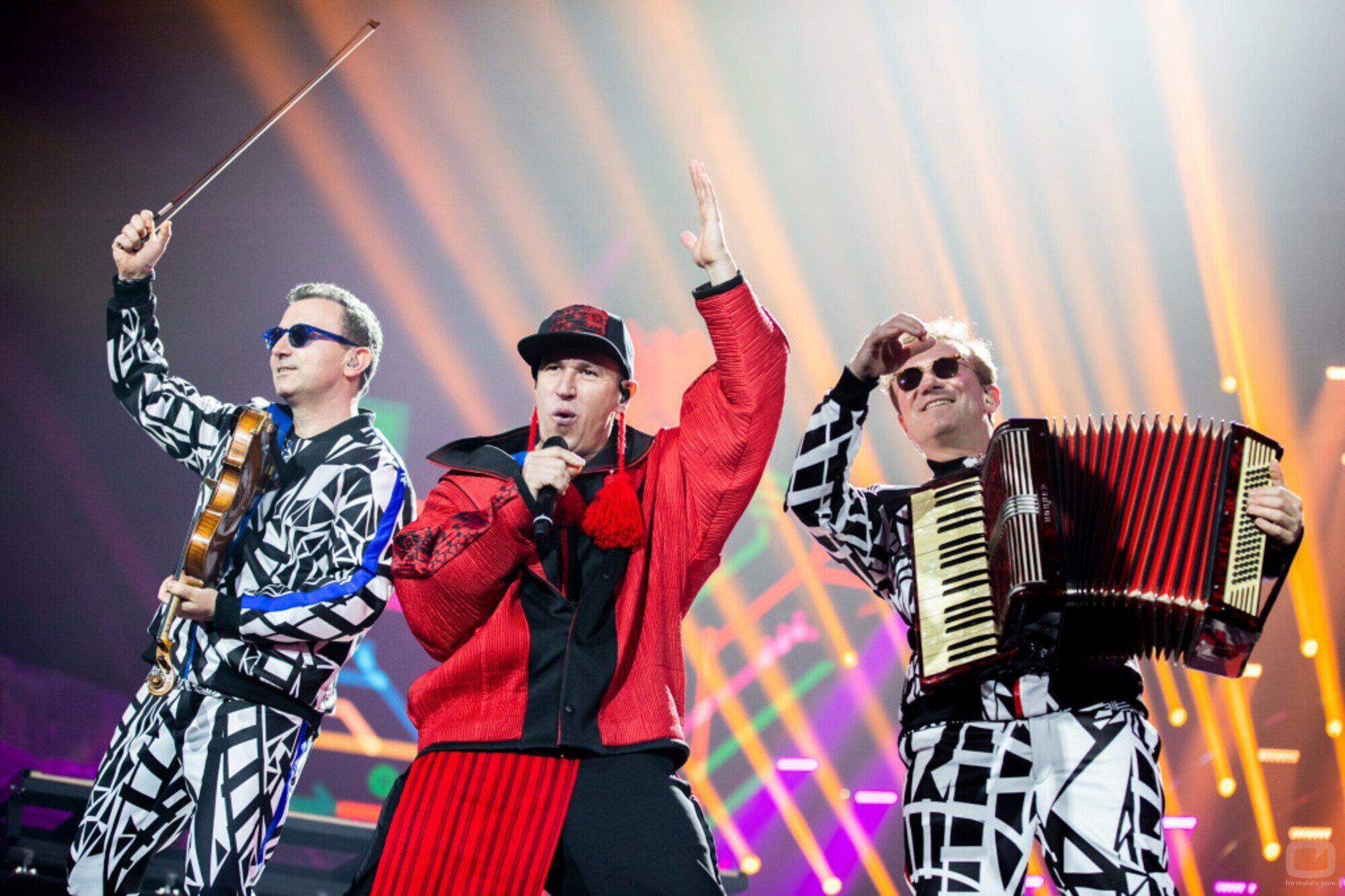 Zdob si Zdub y Fratii Advahov, representantes de Moldavia, en la Final de Eurovisión 2022