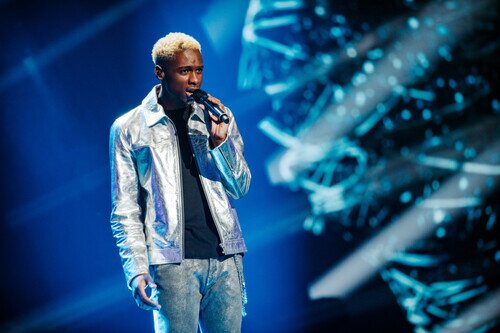 Jéremié Makiese, representante de Bélgica, en la final de Eurovisión 2022