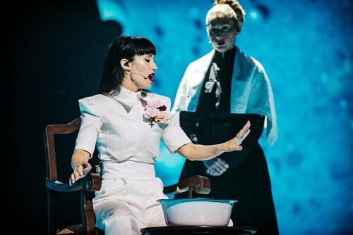 Konstrakta, representante de Serbia, en la final de Eurovisión 2022