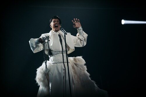 Sheldon Riley, representante de Austalia, en la final de Eurovisión 2022