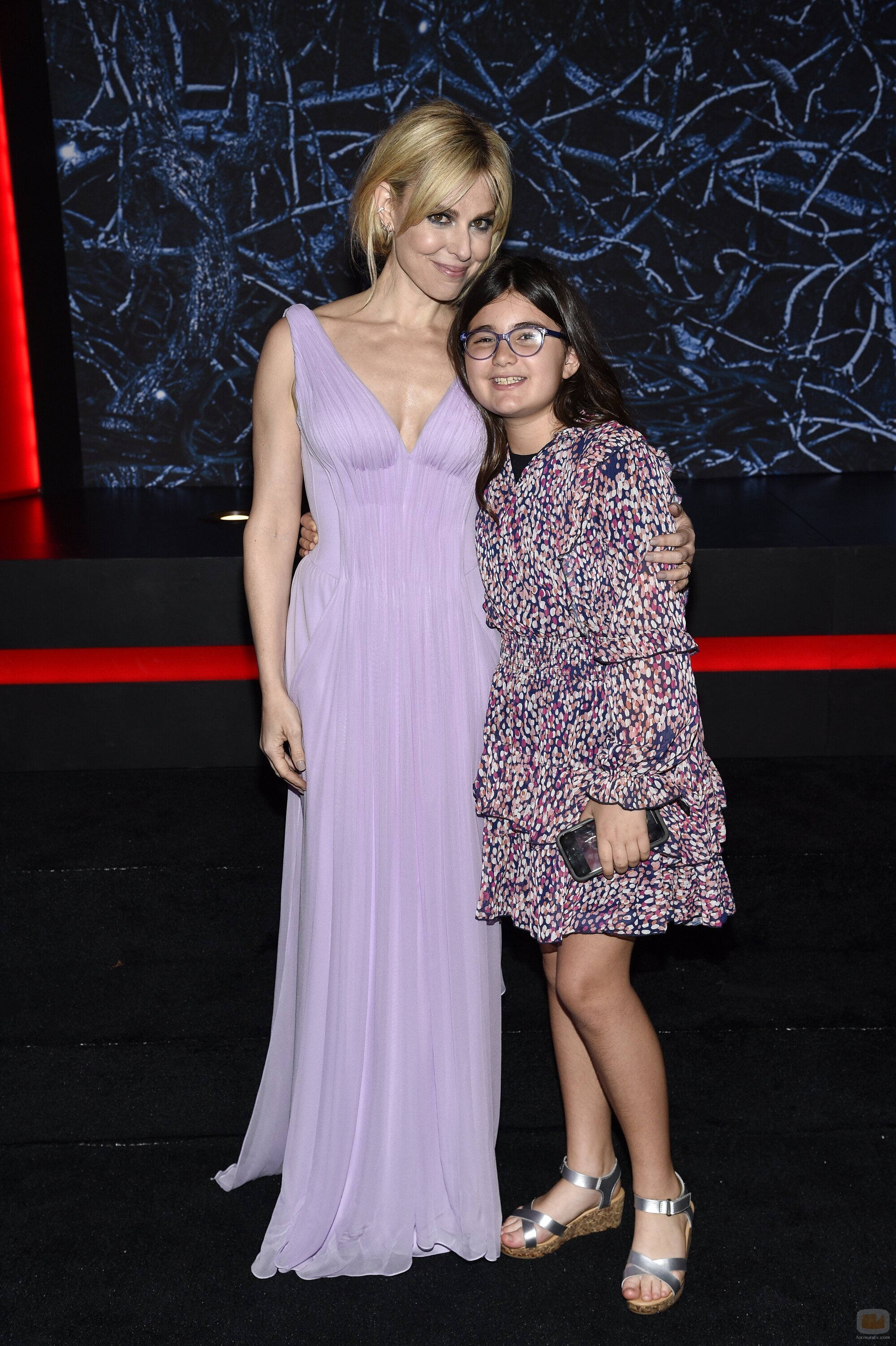 Cara Buono y su hija en el estreno de 'Stranger Things 4'