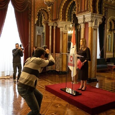 Itiziar Ituño dando un discurso en 'Intimidad'