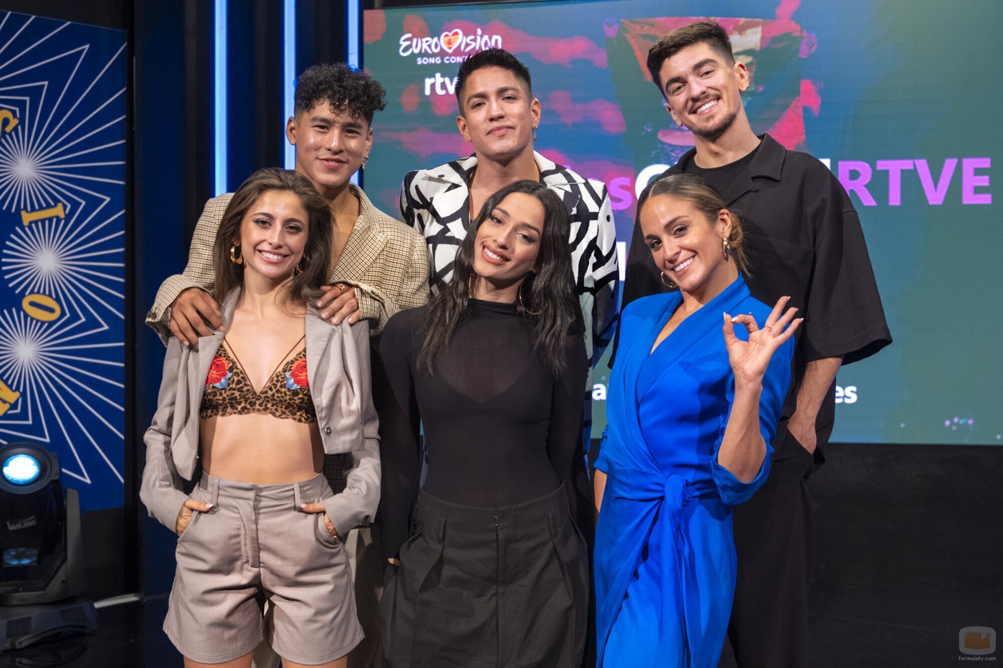 Chanel Terrero posa junto a sus bailarines tras Eurovisión 2022