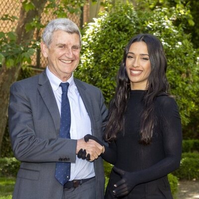 José Manuel Pérez Tornero y Chanel tras la rueda de prensa de Eurovisión 2022