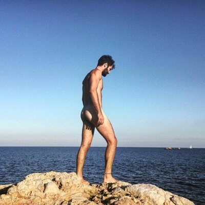 José Sospedra, totalmente desnudo