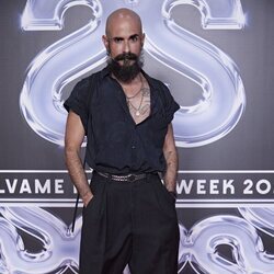 Posado de Alberto Etxebarrieta en el photocall de 'Sálvame Week Fashion 2022'