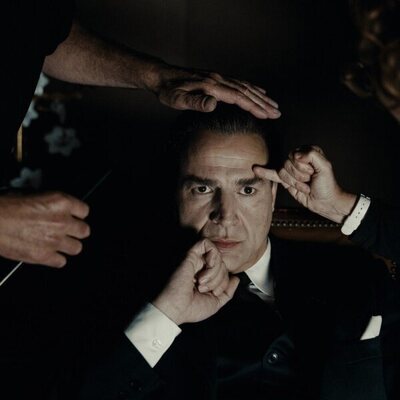 Alberto San Juan se transforma en Cristóbal Balenciaga