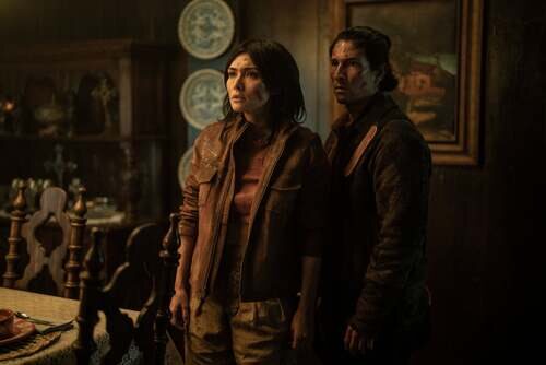 Daniella Pineda y Danny Ramirez en 'Tales of the Walking Dead'