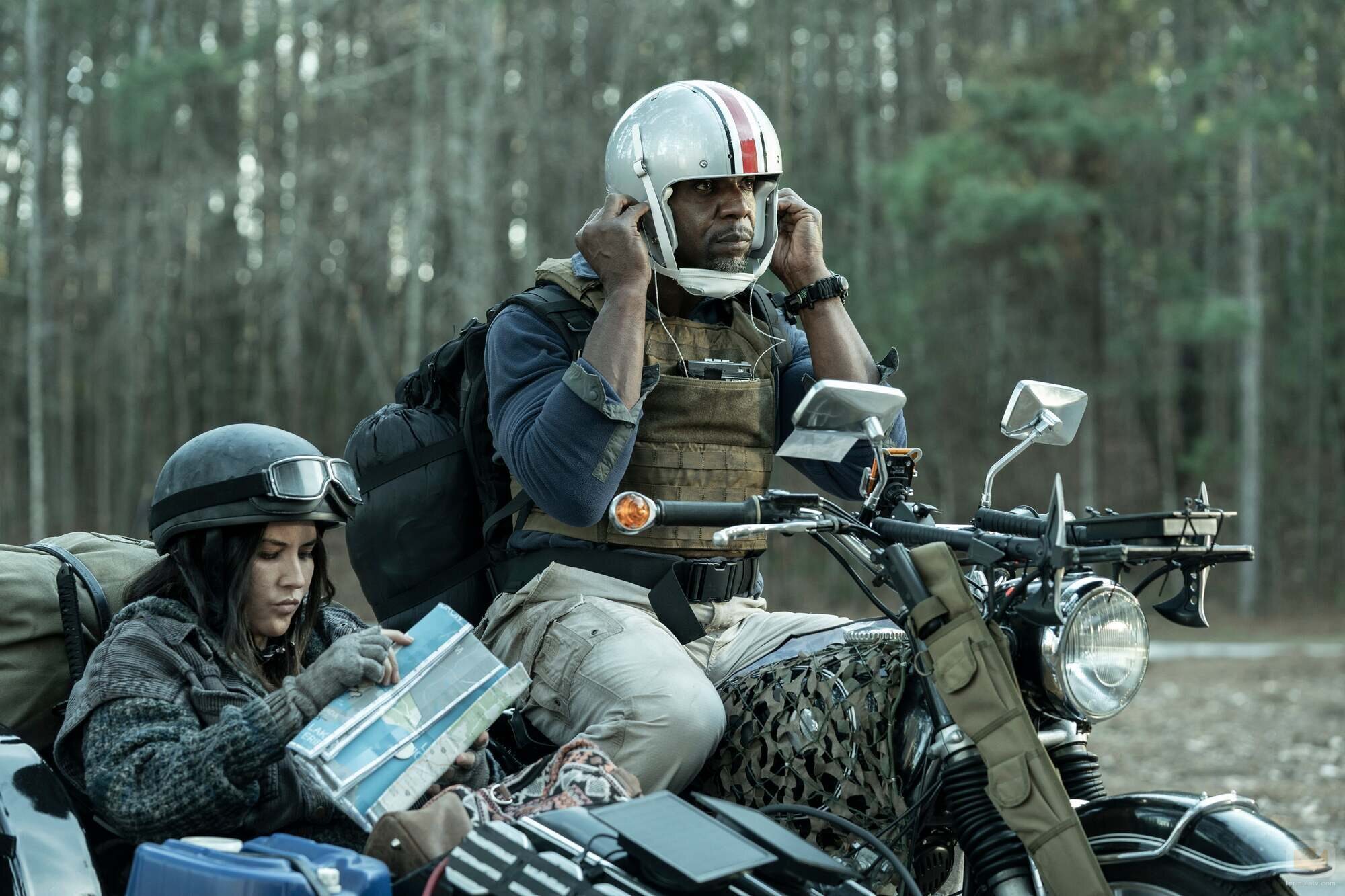 Olivia Munn y Terry Crews en 'Tales of the Walking Dead'