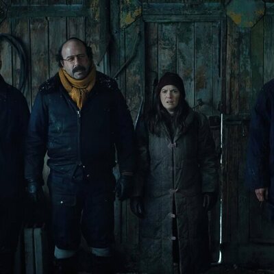 Dmitri, Murray, Joyce y Hopper en el Volumen 2 de 'Stranger Things 4'