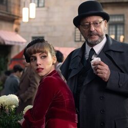 Aura Garrido y Jean Reno, en 'Un asunto privado'