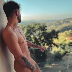 Isaac Torres posa desnudo para Instagram