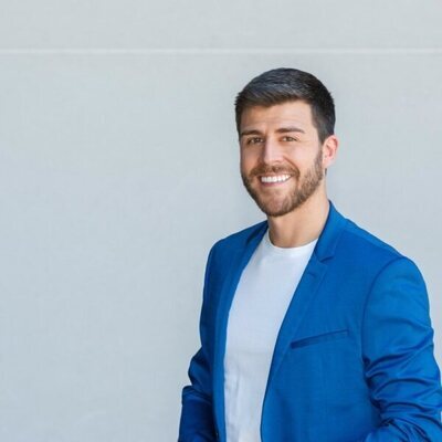 Rodrigo Vázquez es el presentador de 'El cazador'