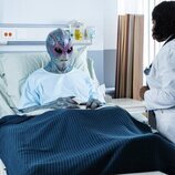 'Resident Alien' en el hospital