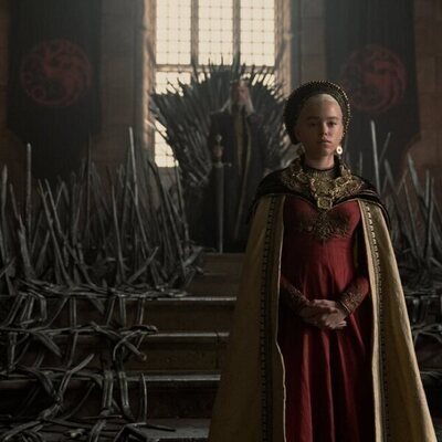 Rhaenyra ante el rey Viserys en 'La Casa del Dragón'