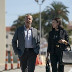 Titus Welliver y Mimi Rogers en 'Bosch: Legacy'