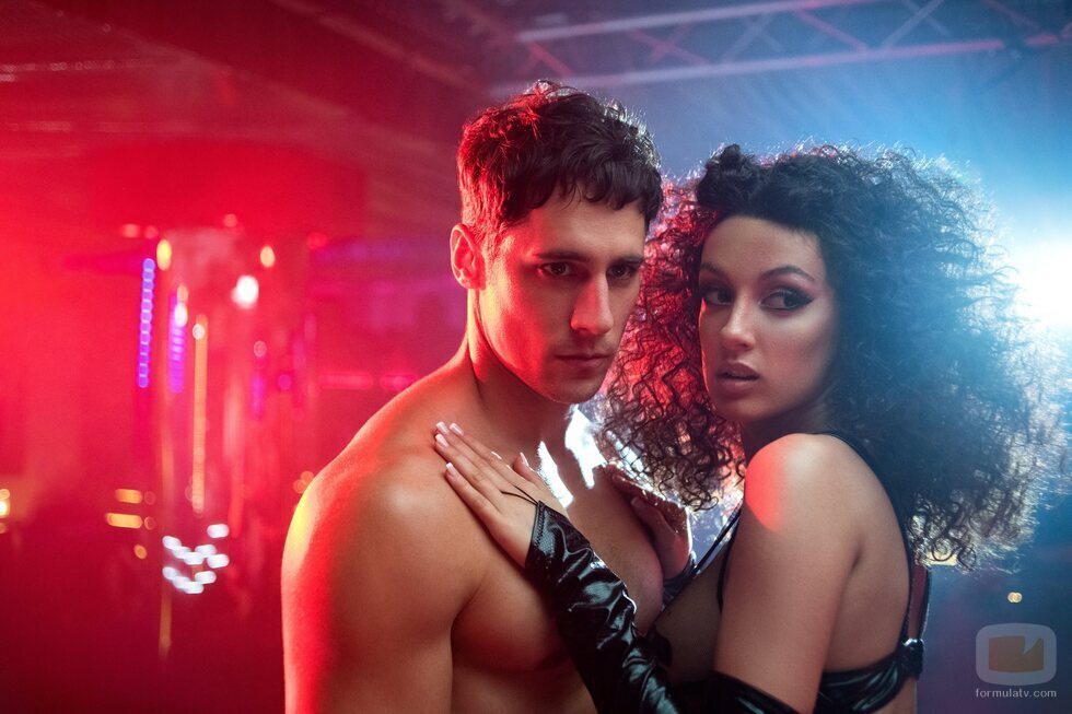 Martiño Rivas y María de Nati en la serie 'Nacho'