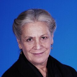 Doña Pura, interpretada por Terele Pávez, en la segunda temporada de 'Cuéntame'