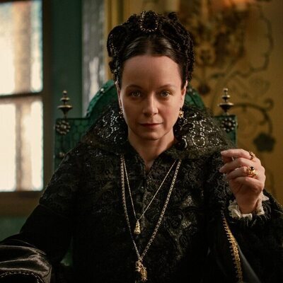 Samantha Morton es Catalina de Médicis