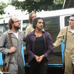 Sayid Jarrah llega al poblado de Dharma en el pasado en 'Perdidos'