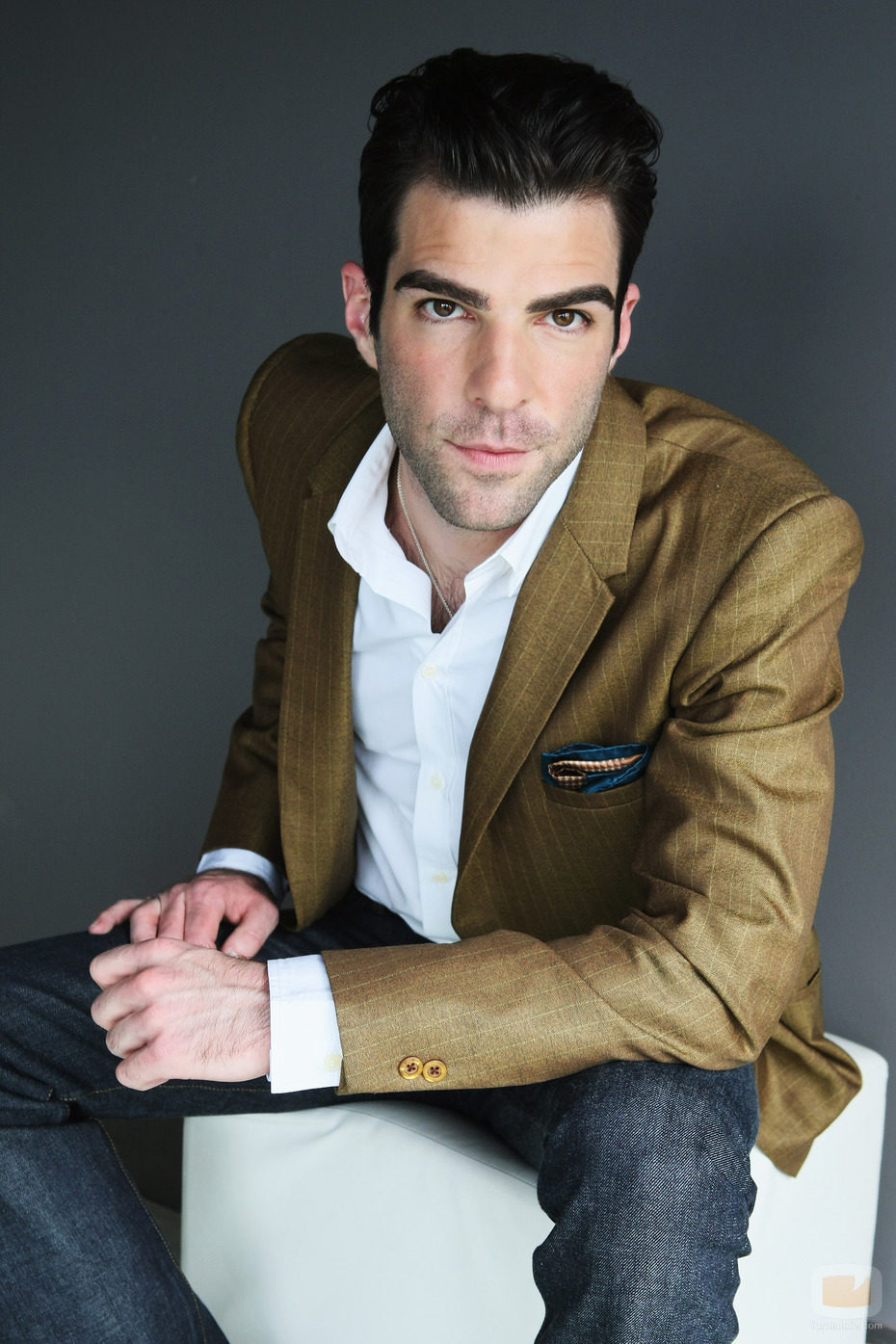 Posado de Zachary Quinto