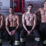 Los sexys protagonistas de 'Donde hubo fuego' posan sin camiseta en el rodaje de la serie