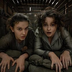 Millie Bobby Brown y Helena Bonham Carter en 'Enola Holmes 2'