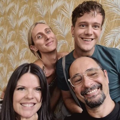 Laura Caballero junto al reparto de la temporada 13 de 'LQSA'