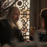 El rey Viserys conversa con Alicent en el segundo episodio de 'La Casa del Dragón'