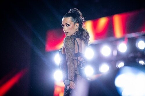 Chanel, interpretando "SloMo" bajo los focos del CCME 2022