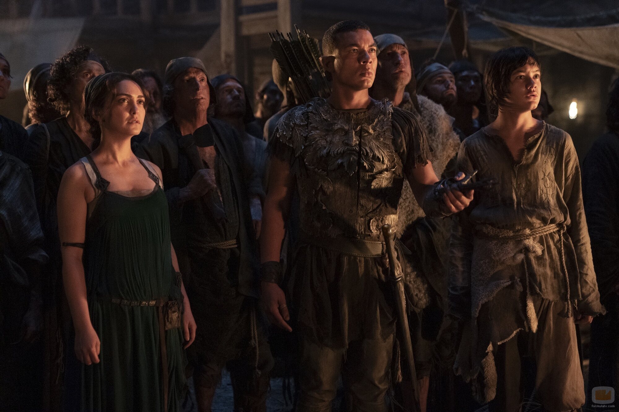 Nazanin Boniadi, Ismael Cruz Córdova y Tyroe Muhafidin en 'El Señor de los Anillos: Los Anillos de Poder'