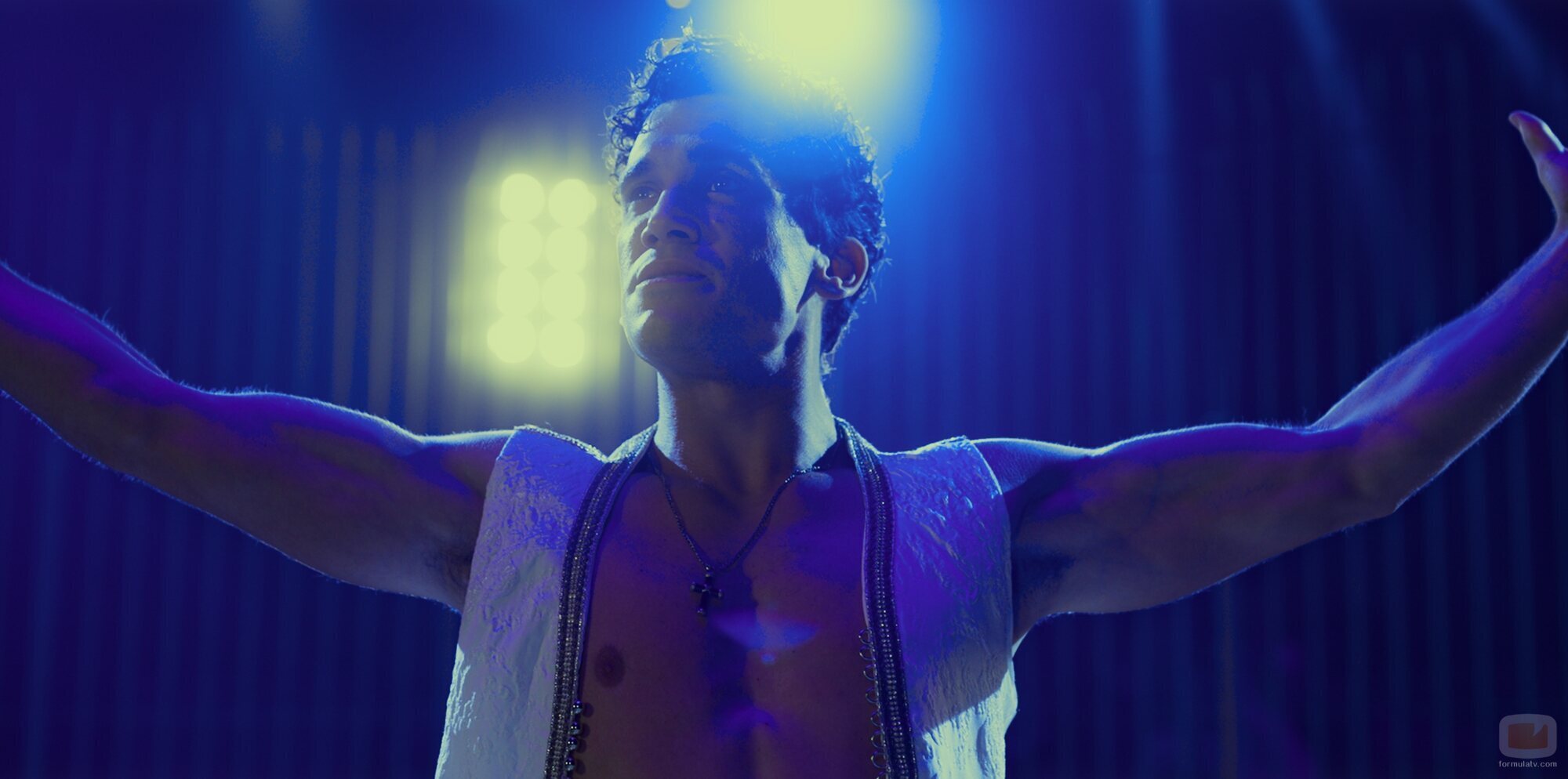Jaime Lorente protagoniza un show como Ángel Cristo en 'Cristo y Rey'