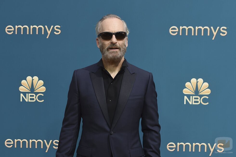 Bob Odenkirk en la alfombra roja de los premios Emmy 2022