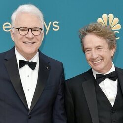 Steve Martin y Martin Short posan antes de la gala de los Premios Emmy 2022