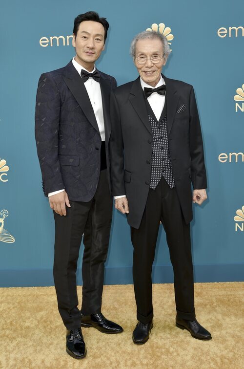 Park Hae-soo y Oh Young-soo, en la alfombra roja de los Premios Emmy 2022