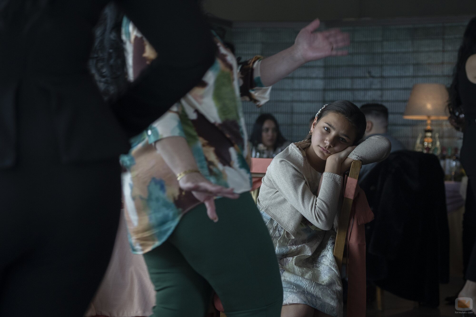 Una niña, aburrida en 'La novia gitana'