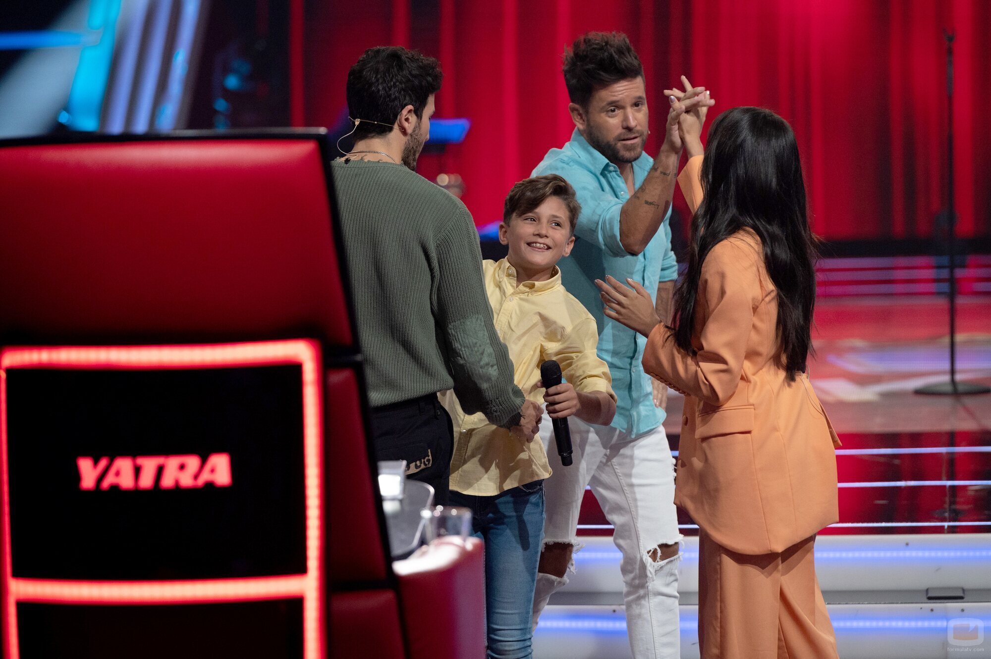 Los coaches de 'La Voz Kids 2022' junto a Carlos Higes