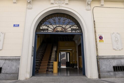 El portal de Contubernio 49 en la temporada 13 de 'La que se avecina'