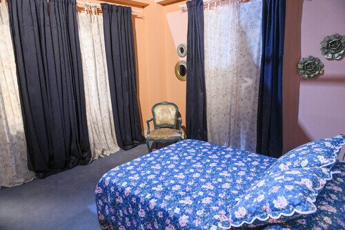 El ecléctico dormitorio de las Morcillo en la temporada 13 de 'La que se avecina'