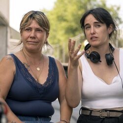 Nur Olabarría y Claudia Costafreda, actriz y directora de 'Cardo 2'